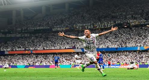 رحيمي يهكر "الكمبيوتر" الياباني.. العين يهزم يوكوهاما ويتوج بدوري الأبطال بعد 21 عامًا